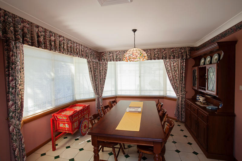 SPLIT LEVEL 1ST STAGES Picture 3