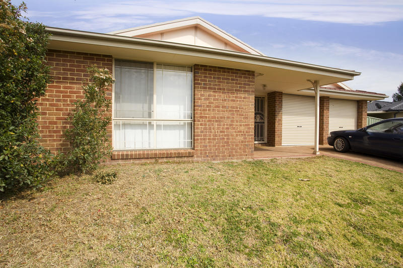 REALISITIC VENDOR Picture 1