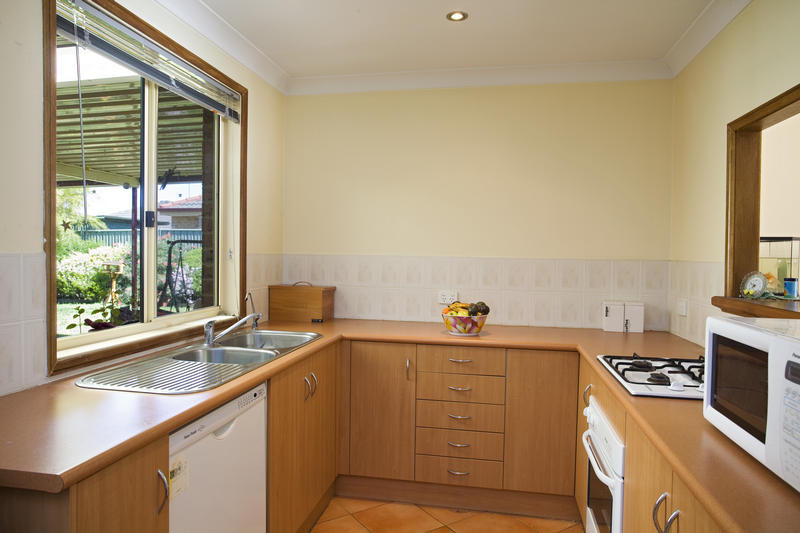 4 BEDROOMS - GREAT PRICE Picture 3