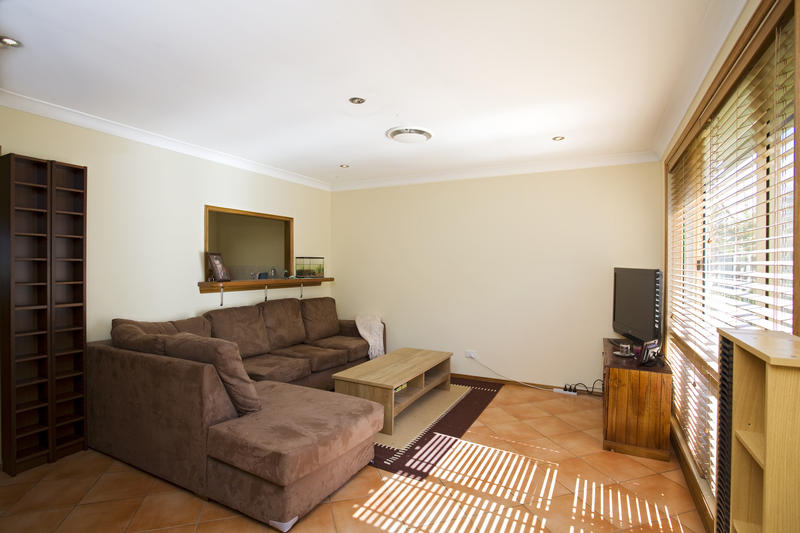 4 BEDROOMS - GREAT PRICE Picture 2