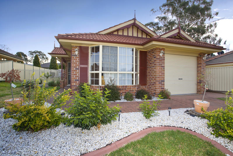 NEW CARPET, NEW PAINT - YOU'LL LOVE IT! Picture 1