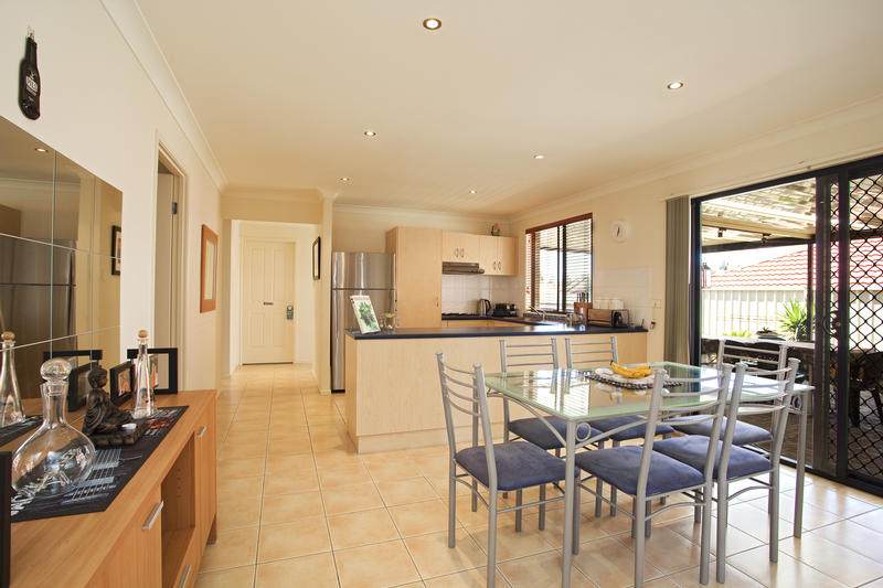 GET IN QUICK! Picture 2