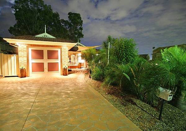 BEAUTIFULLY PRESENTED Picture 1