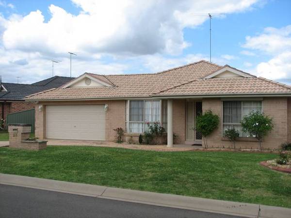 COMFORTABLE LIVING Picture 1