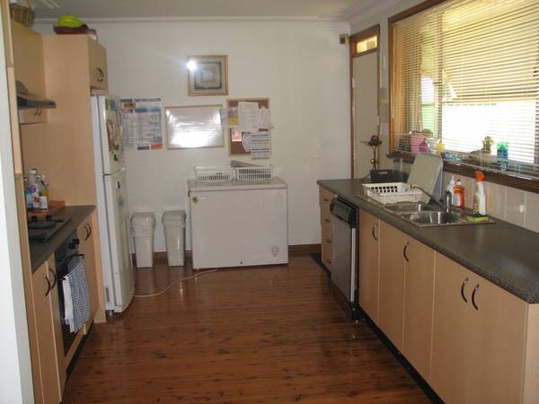 GREAT LOCATION! Picture 2