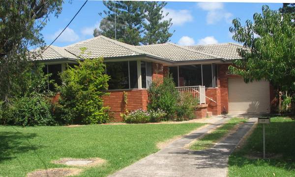 GREAT LOCATION! Picture 1