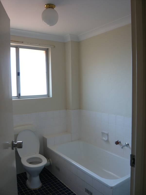 QUIET LOCATION Open for inspection Monday 9th March, 2009 @ 12.00pm - 12.10pm Picture 2