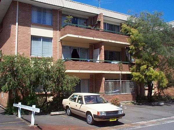 RYDE UNIT Open for inspection Monday 27th October, 2008 @ 11.15am - 11.25am Picture 1