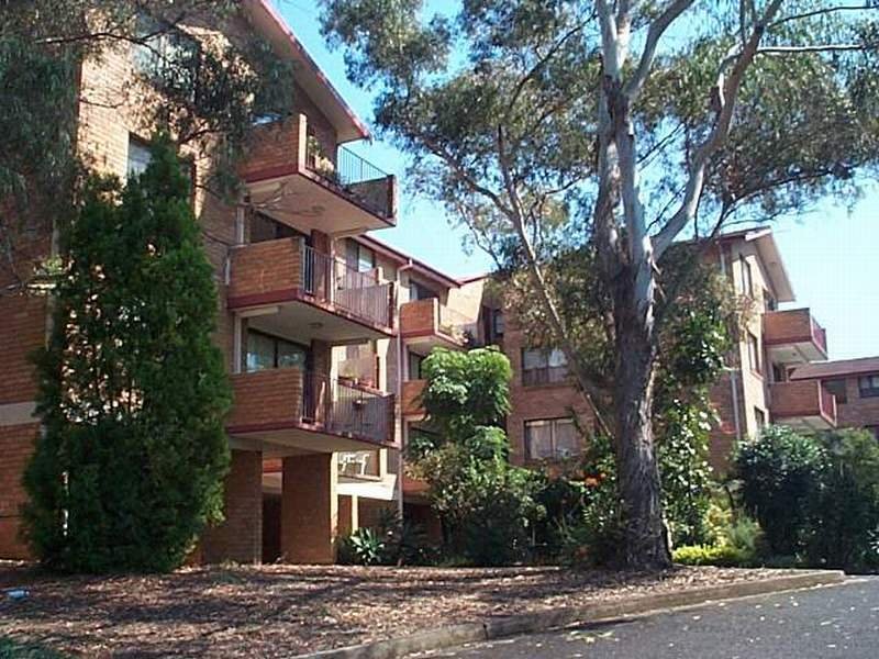 GREAT OUTLOOK Availabe to inspect from Friday 13th March, 2009 Picture 1