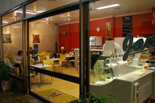 Janinis Cafe Picture 3