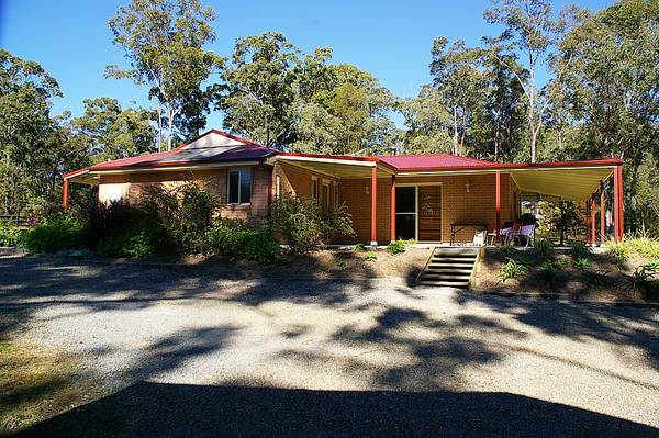 Close to the coast in a tranquil semi rural bush setting Picture 2