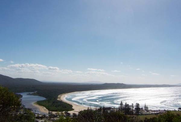 Perfect beachside setting Picture 1