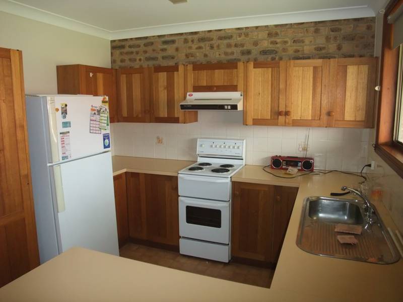 Roomy Palm Court Unit complete with garage Picture 3