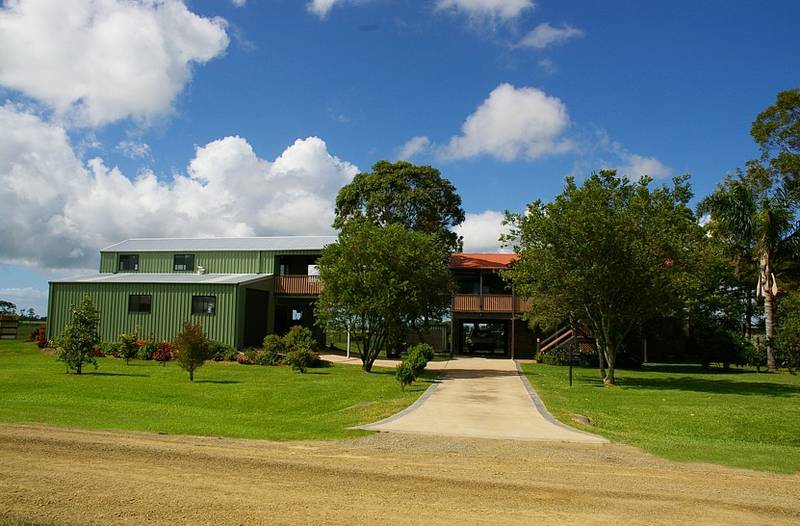 Delightful hobby farm close to the Coast Picture 1