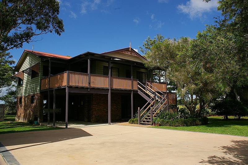 Delightful hobby farm close to the Coast Picture 2