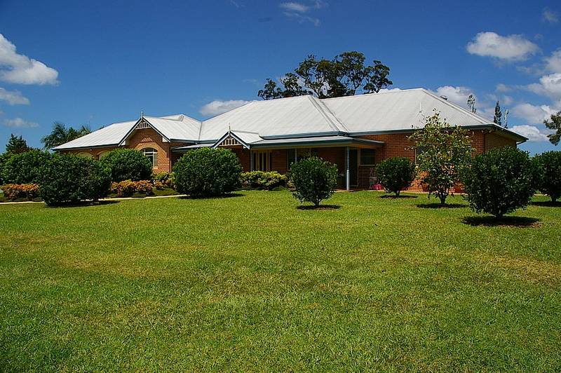 Superlative Riverfront Residence Picture 1