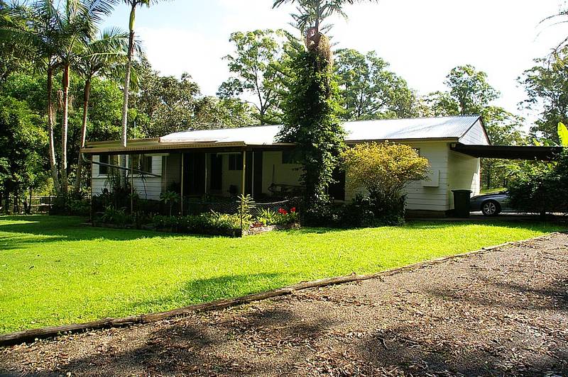 Scrubby Creek Frontage. Handy to town. Picture 2