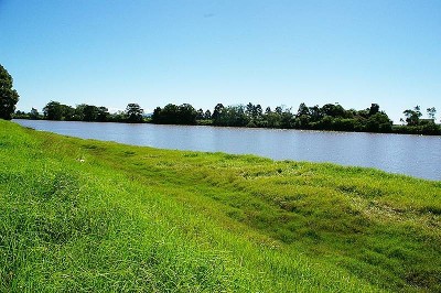 Riverfrontage, fertile acres, close to the coast Picture