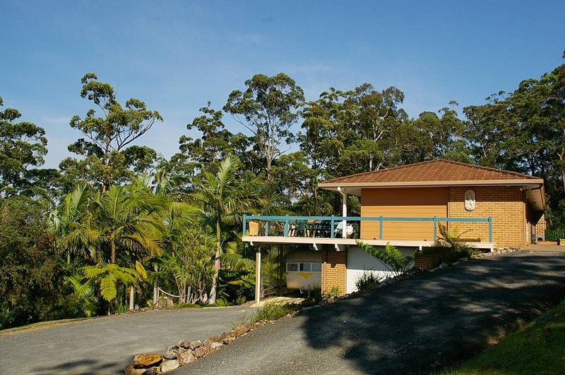 Stunning lifestyle property with a panoramic vista Picture 2