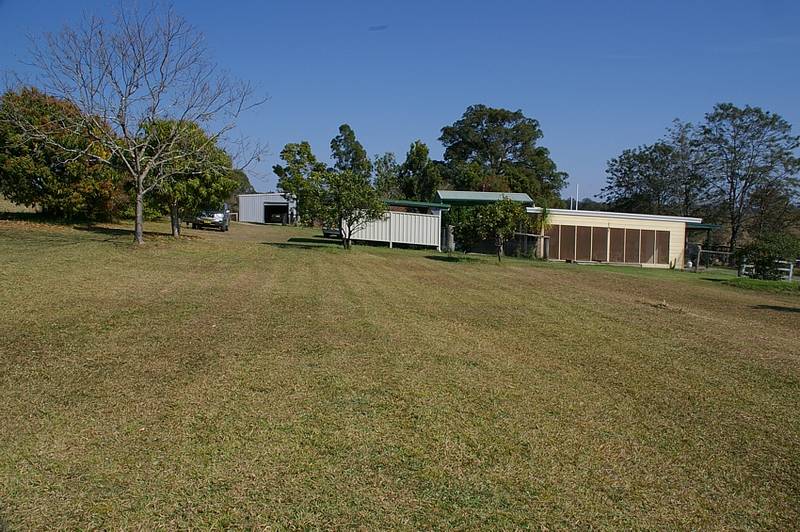 SUPERB SMALL ACREAGE Picture 3