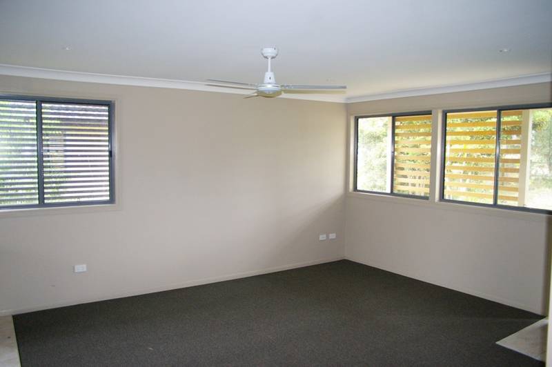 Modern home in West Kempsey Picture
