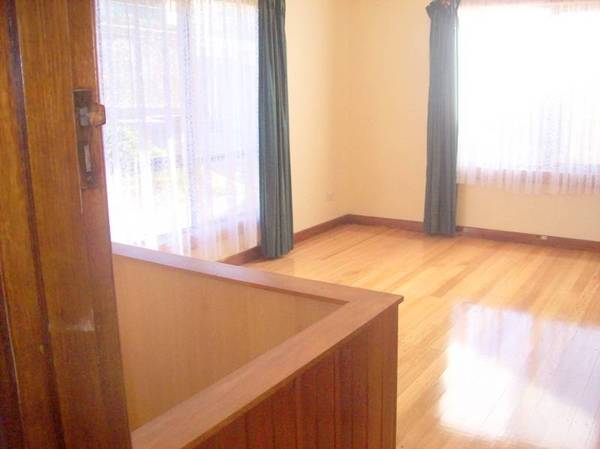 NEATLY PRESENTED - FIRST HOME OR INVESTOR Picture 3