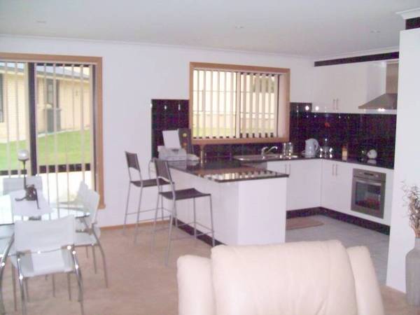 STYLISH QUALITY UNIT Picture 3