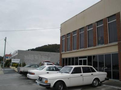 Commercial Warehouse and Showroom Picture