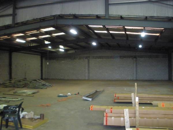 Commercial Warehouse and Showroom Picture 2