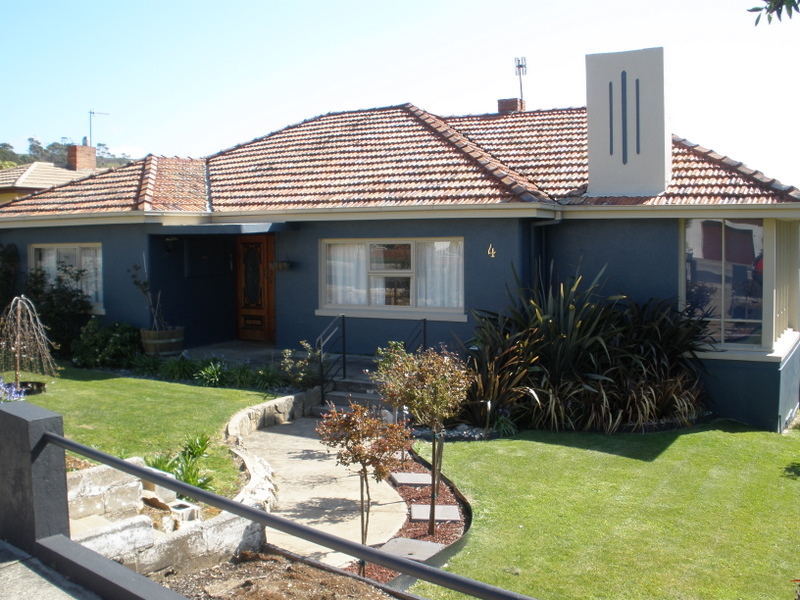 WITHIN THE GOLDEN MILE Picture 1