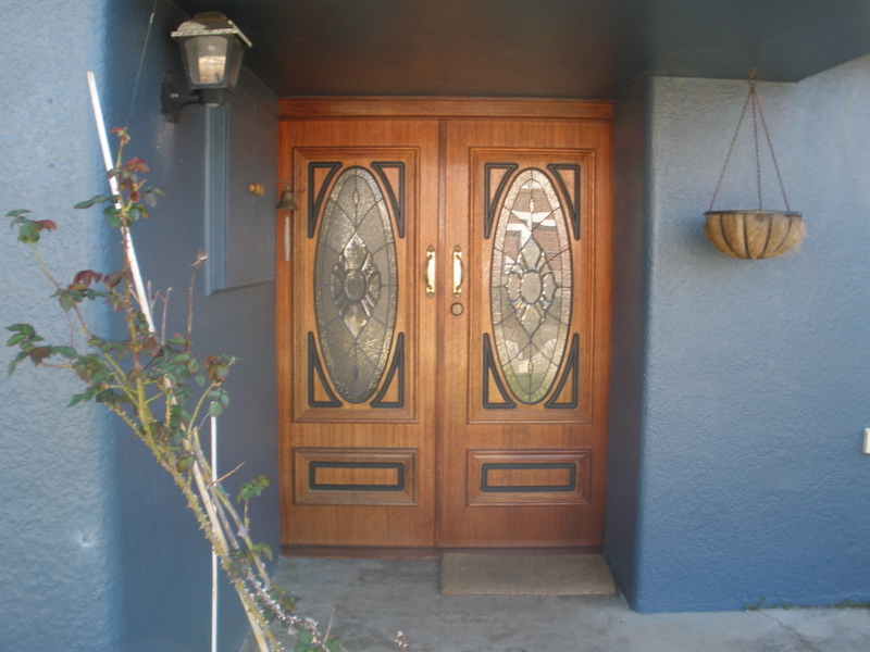 WITHIN THE GOLDEN MILE Picture 3