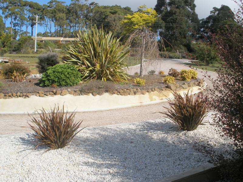 FAMILY HOME WITH ROOM TO PLAY Picture 3