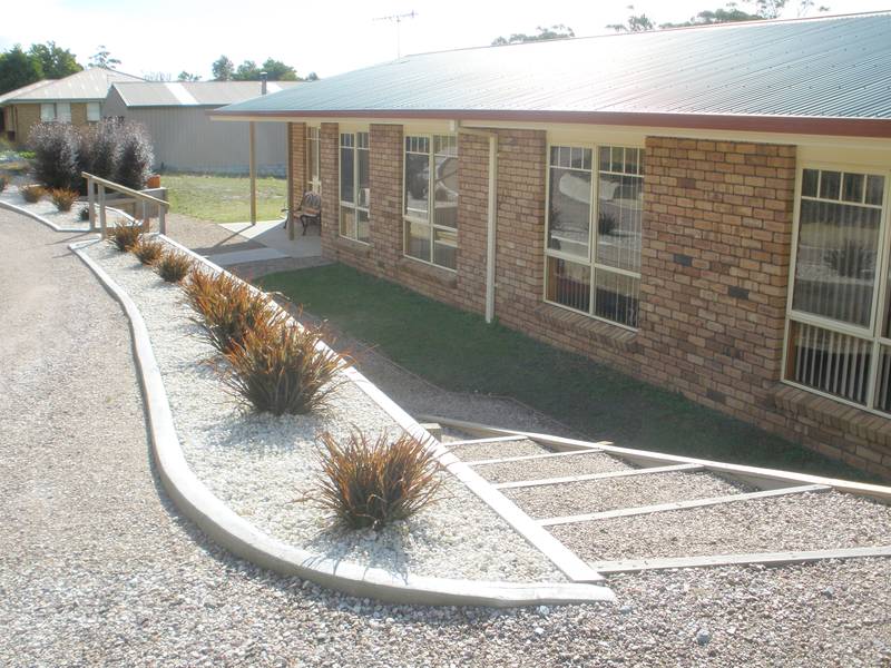 FAMILY HOME WITH ROOM TO PLAY Picture 1