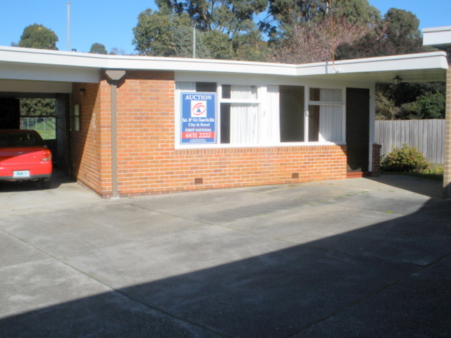 GREAT LOCATION -LIVE OR LEASE Picture 1