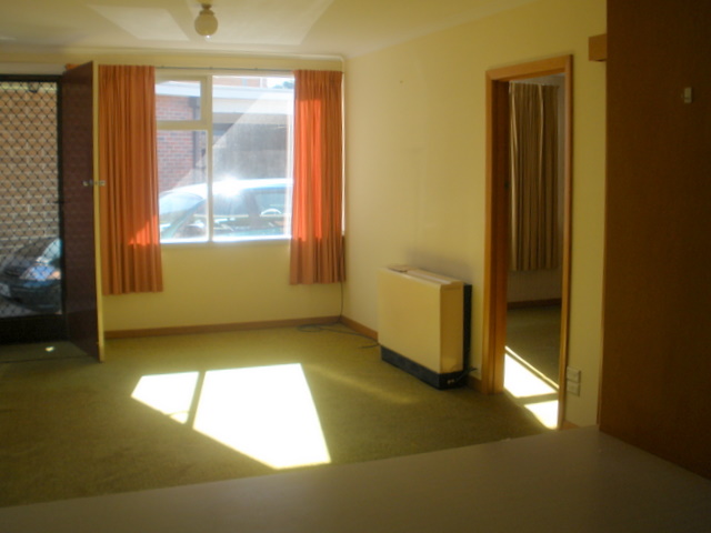 GREAT LOCATION -LIVE OR LEASE Picture 3