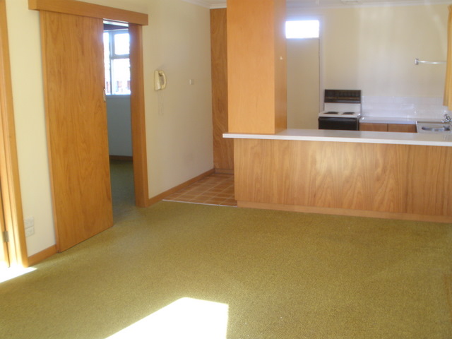 GREAT LOCATION -LIVE OR LEASE Picture 2
