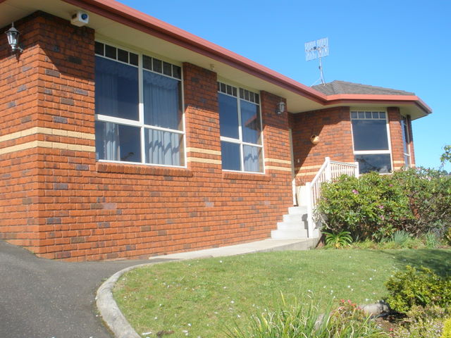 Comfortable Family Living Picture 3