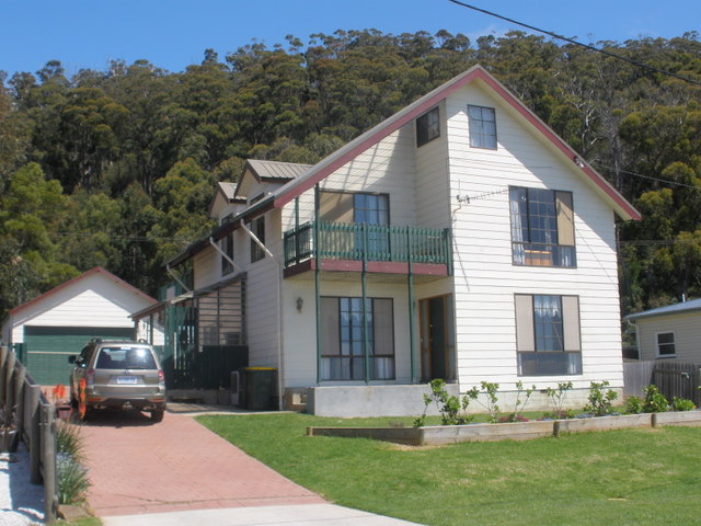 Unique Family Living Picture 1