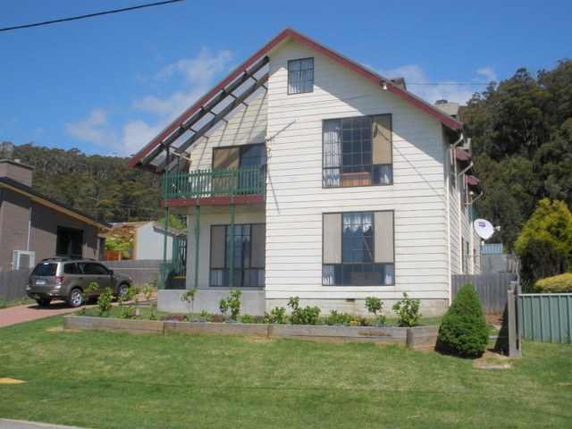 Unique Family Living Picture 2