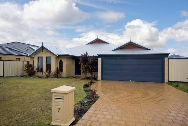 MAGNOLIA GARDENS LOCATION! Picture 1