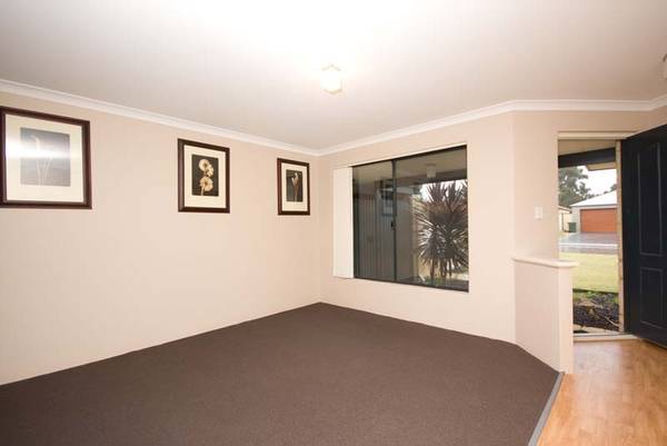 MAGNOLIA GARDENS LOCATION! Picture 3