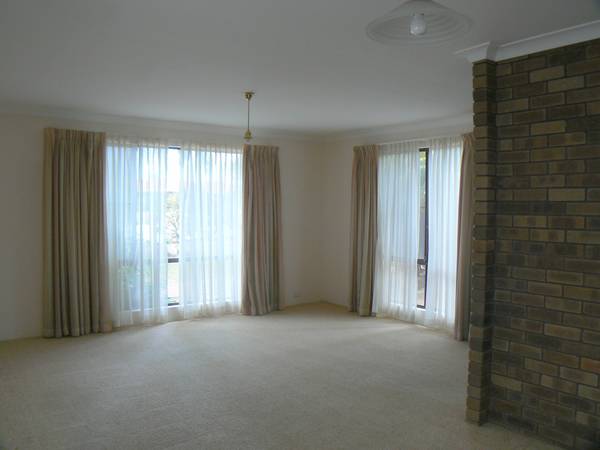 CUL-DE-SAC LOCATION! Picture 2