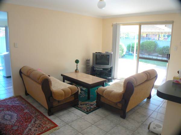 STUNNING FAMILY HOME Picture 3