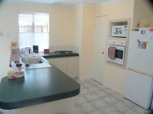 STUNNING FAMILY HOME Picture 2