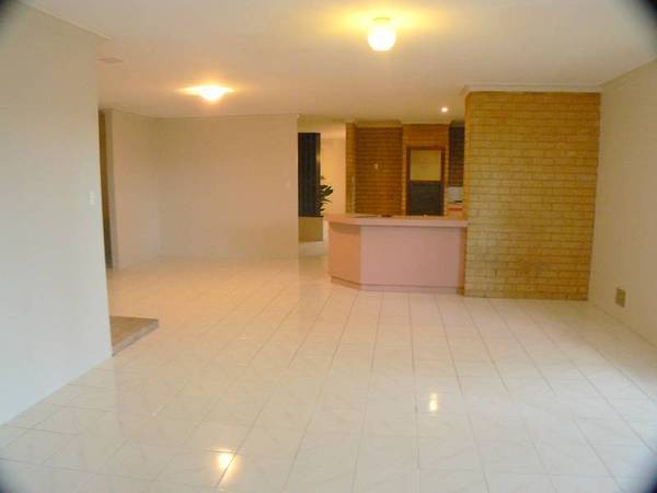 QUIETLY LOCATED Picture 3