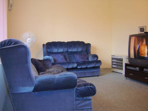 A HOME TO SUIT YOUR NEEDS! Picture 2