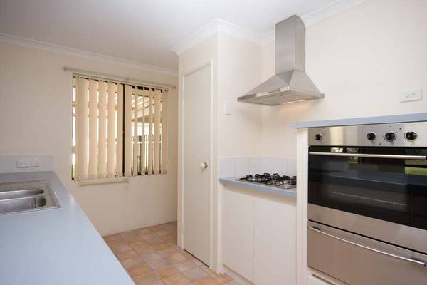 LARGE BLOCK WITH WORKSHOP! Picture 1