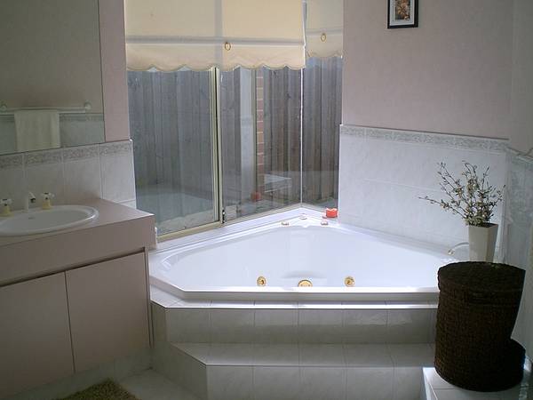 LARGE FAMILY HOME Picture