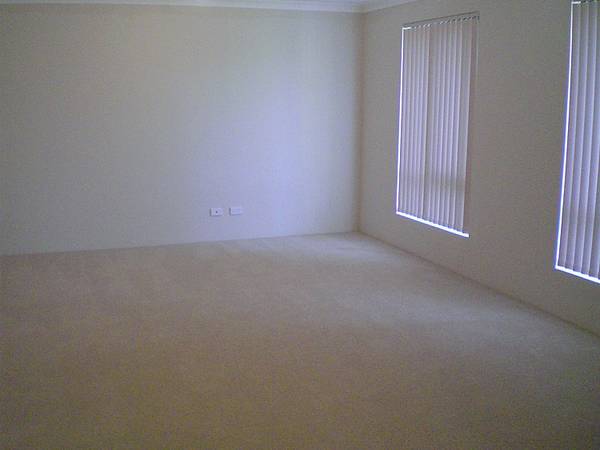 NEVER LIVED IN!! Picture 2