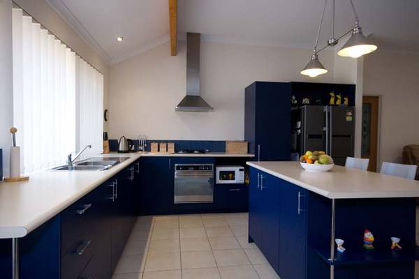 ELEVATED LOCATION OPPOSITE BUSH PARKLAND Picture 1